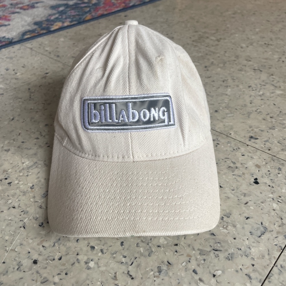 Super cute billabong hat - snap back